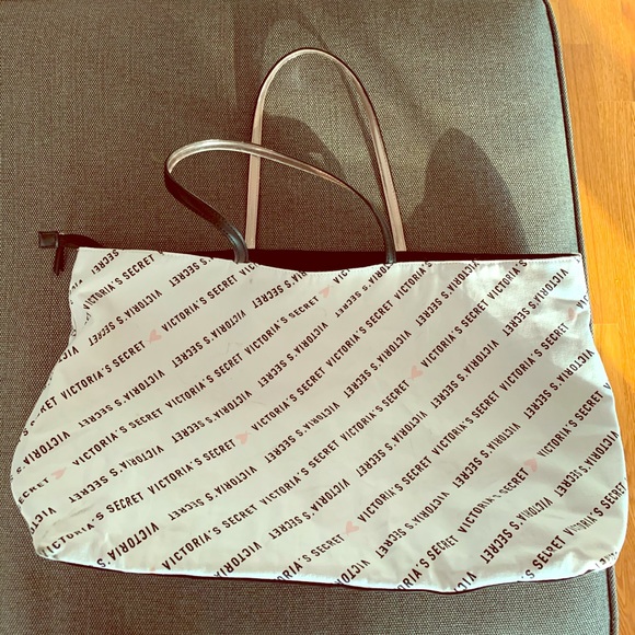 Victoria Secret Patterned Shoulder Bag - Large - Picture 1 of 3